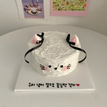 리본 장식 고양이 케이크