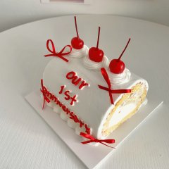 체리 장식 리본 롤케이크 2