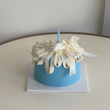 Cloudy Blue Lace Cake