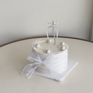 White Pearl Cake