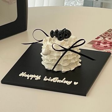 “HBD” 블랙초